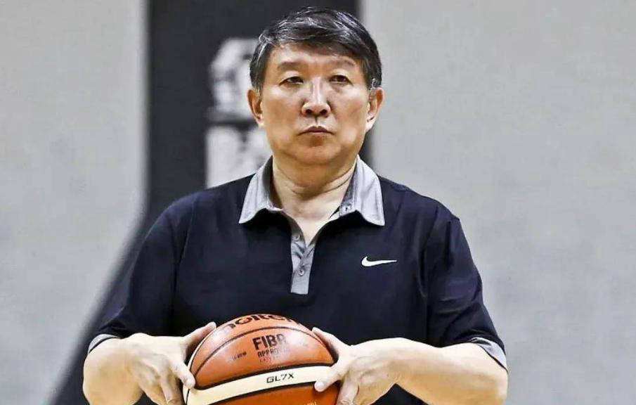 篮网队入场