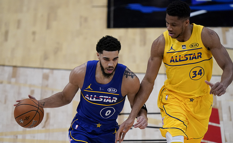 今夜北京国安备战全明星赛；单刀错失细节曝光；悬念犹存；临场指挥获称赞(神十三航天员抵达北京)